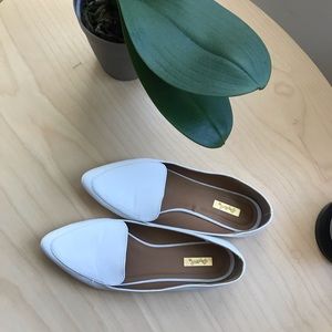 White flats, Qupid, size 8